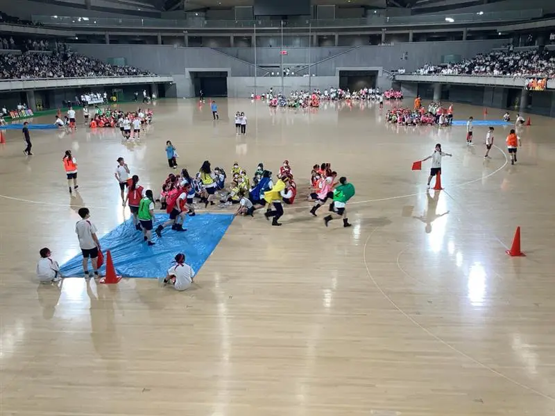 長靴レース👢　中3🥇6色のマントをまとい駆け出す正義の味方ニジュウゴ（25）レンジャー！青いシートで変身！長靴からﾋﾟｮﾝと飛び出します