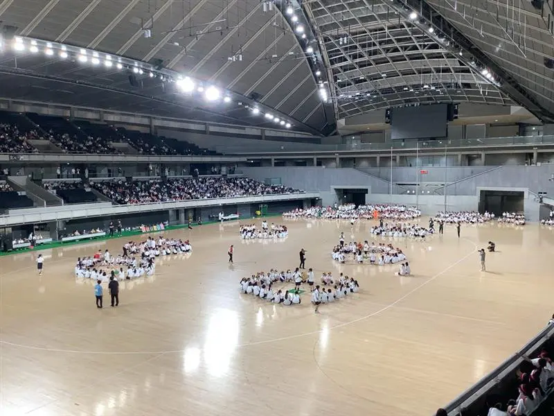 玉入れ　 高3🥇その数なんと64個！ 6色の鉢巻の花が咲きました🏵️