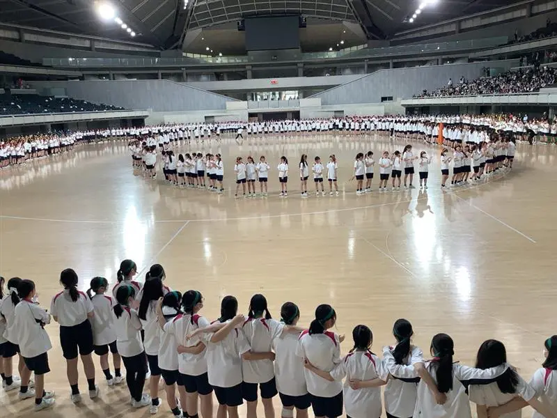 後輩から高３生へ、感謝の三輪田の輪
