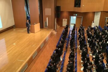 11月17日（金）卒業記念講演会が行われました